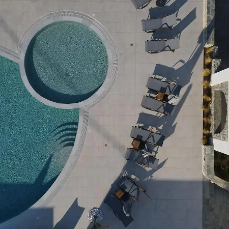 Cosmos Hotel *